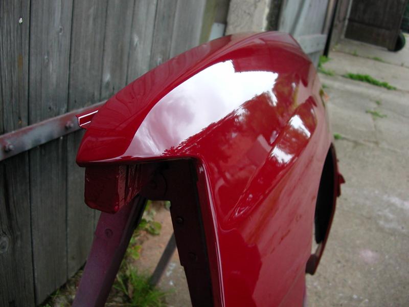 Beide Kotflügel in 567 toskanarot lackiert